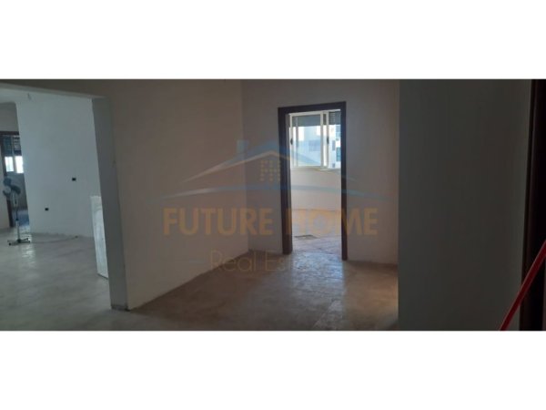 Durres Plazh, shitet apartament 4+2+Ballkon Kati 3, 189 m² 207.000 € (Durres)