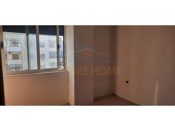 Durres Plazh, shitet apartament 4+2+Ballkon Kati 3, 189 m² 207.000 € (Durres)