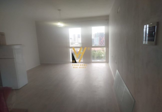 Tirane, jepet me qera apartament 2+1+Ballkon Kati 6, 125 m² 500 € (BULEVARDI I RI, STACIONI I TRENIT)