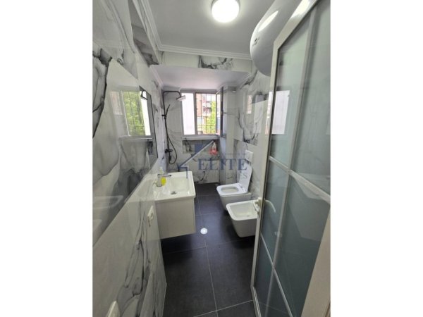 Tirane, shitet apartament 2+1 Kati 2, 72 m² 188.000 € (Rruga e kavajes)