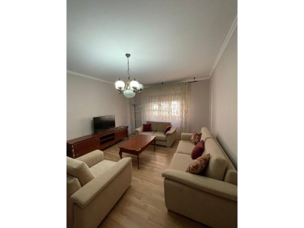 Qera, Apartament 2+1,Komuna e Parisit, Tiranë