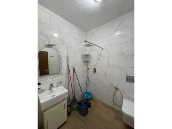 Qera, Apartament 2+1,Komuna e Parisit, Tiranë