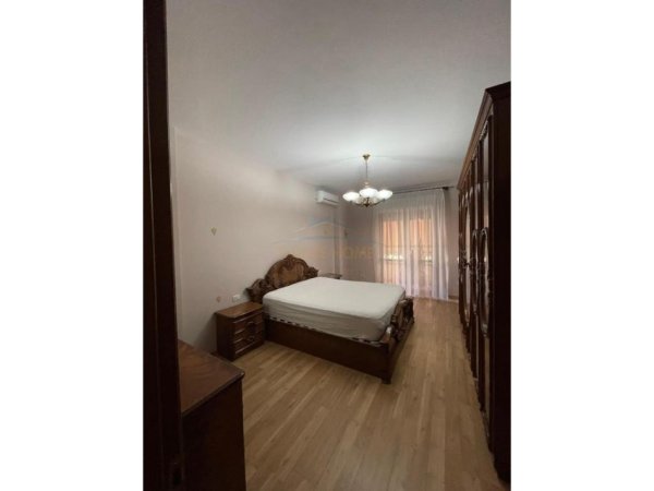 Qera, Apartament 2+1,Komuna e Parisit, Tiranë