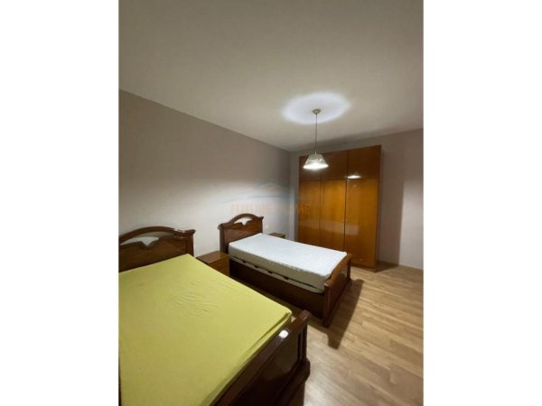 Qera, Apartament 2+1,Komuna e Parisit, Tiranë
