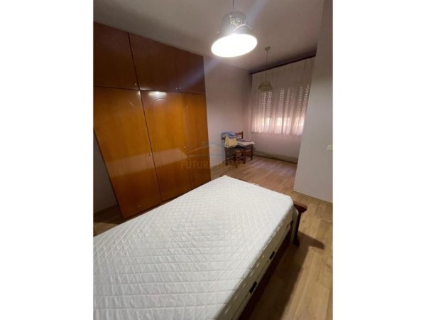 Qera, Apartament 2+1,Komuna e Parisit, Tiranë