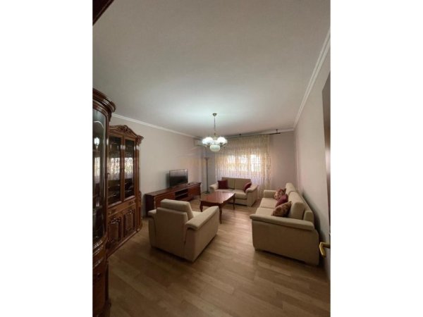 Qera, Apartament 2+1,Komuna e Parisit, Tiranë
