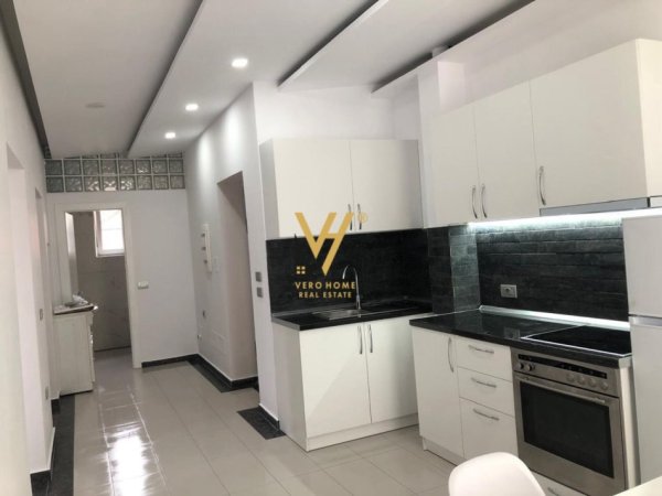 Tirane, jepet me qera apartament 2+1+Ballkon Kati 2, 70 m² 500 € (BRRYLI)