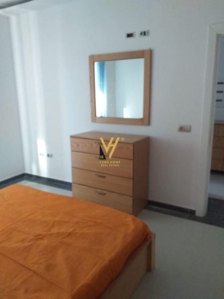 Tirane, jepet me qera apartament 2+1+Ballkon Kati 2, 70 m² 500 € (BRRYLI)