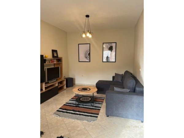 Tirane, jepet me qera apartament 1+1 Kati 2, 70 m² 500 € (Mine Peza)