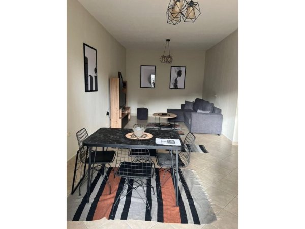 Tirane, jepet me qera apartament 1+1 Kati 2, 70 m² 500 € (Mine Peza)