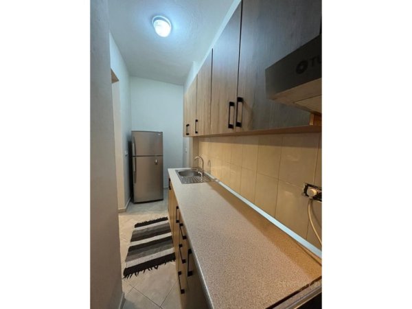 Tirane, jepet me qera apartament 1+1 Kati 2, 70 m² 500 € (Mine Peza)