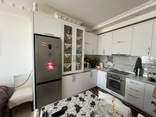Tirane, shitet apartament 2+1 Kati 2, 96 m² 155.000 € (Rrugen 5 Maji)