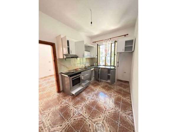 Tirane, jepet me qera shtepi 2+1 Kati 1, 80 m² 320 € (afer Rotondos, Unaza e Re,)