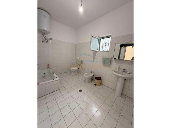 Tirane, jepet me qera shtepi 2+1 Kati 1, 80 m² 320 € (afer Rotondos, Unaza e Re,)