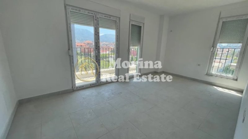 Tirane, jepet me qera apartament 2+1 Kati 3, 100 m² 400 € (Rruga 5 Maji)