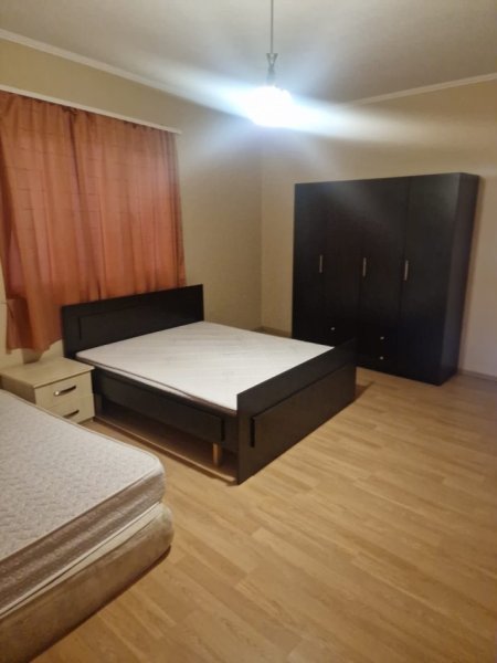 Tirane, jepet me qera shtepi 3+1 Kati 3, 100 m² 500 € (Brryl prane Oslo Bar)