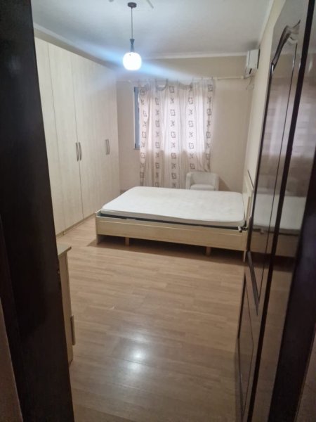 Tirane, jepet me qera shtepi 3+1 Kati 3, 100 m² 500 € (Brryl prane Oslo Bar)