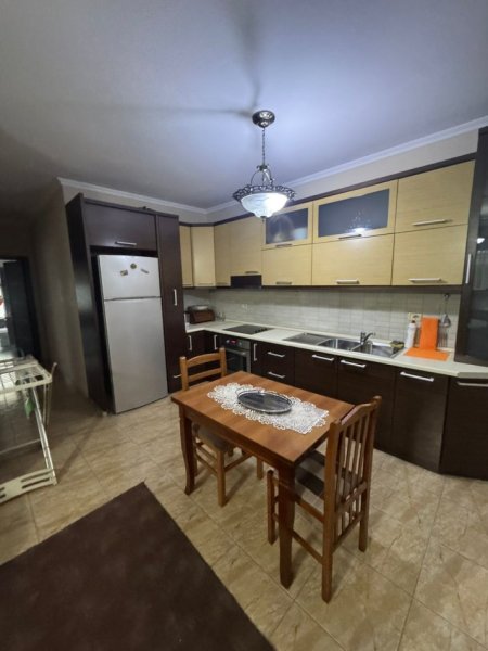 Tirane, jepet me qera apartament 2+1+parkim Kati 2, 90 m² 500 € (Astir prane Wellit)