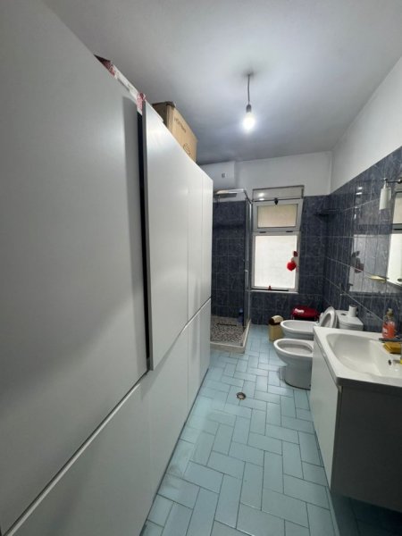 Tirane, jepet me qera apartament 2+1+parkim Kati 2, 90 m² 500 € (Astir prane Wellit)