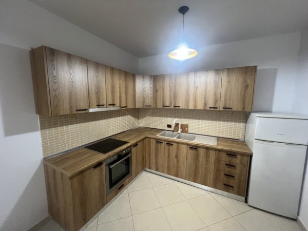 Tirane, jepet me qera apartament 2+1 Kati 2, 90 m² 500 € (Astir , Vila L)
