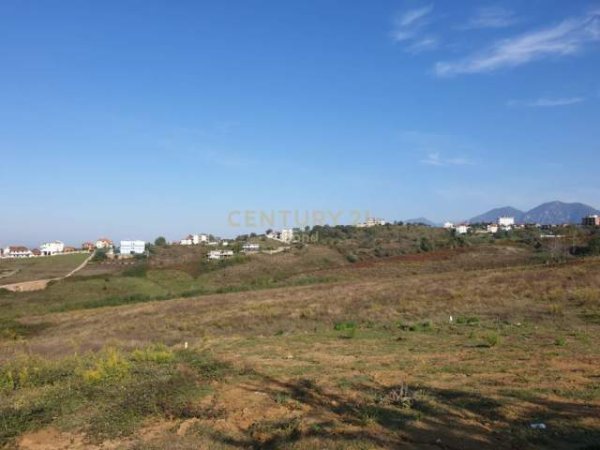 Tirane, shes toke 4.000 m² 320.000 Euro (Farke)