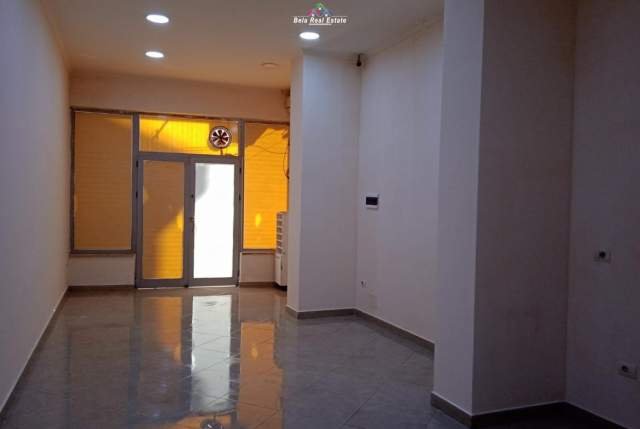 Tirane, shes dyqan Kati 0, 38 m² 130.000 Euro (9 katshet)