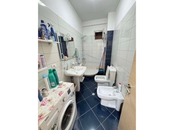 Tirane, jepet me qera 1+1 Kati 6, 75 m² 500 € (prane market &quot;Well&quot;, Unaza e Re, Tirane)