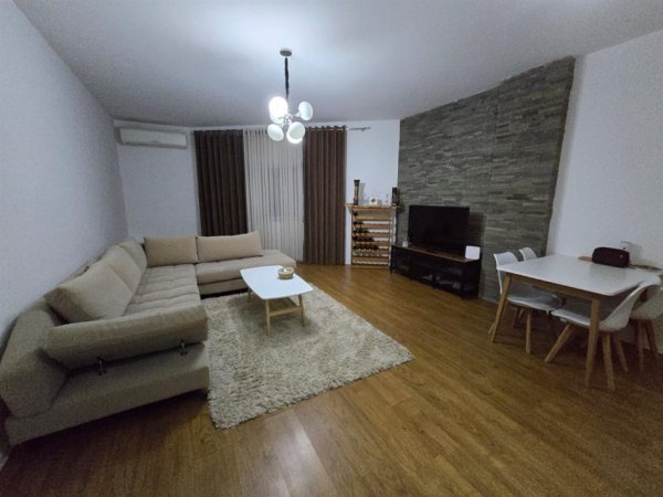 Tirane, jepet me qera apartament 1+1+Ballkon Kati 3, 90 m² 600 € (Hotel Radison , Liqeni i Thate)