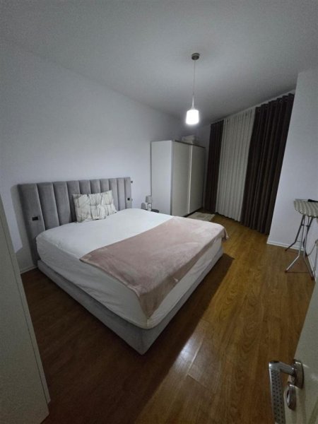 Tirane, jepet me qera apartament 1+1+Ballkon Kati 3, 90 m² 600 € (Hotel Radison , Liqeni i Thate)