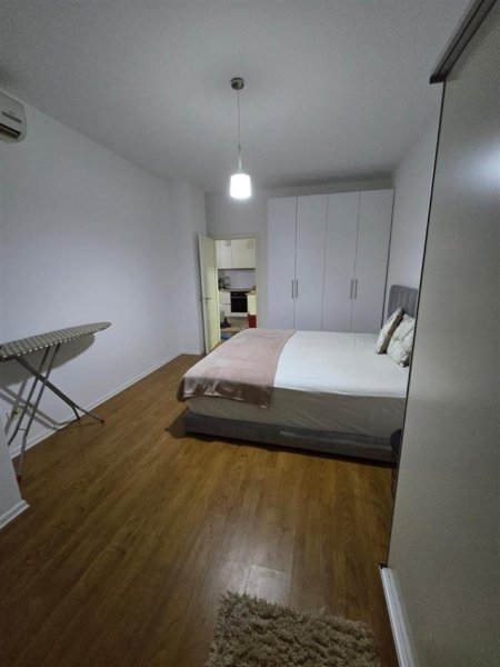 Tirane, jepet me qera apartament 1+1+Ballkon Kati 3, 90 m² 600 € (Hotel Radison , Liqeni i Thate)