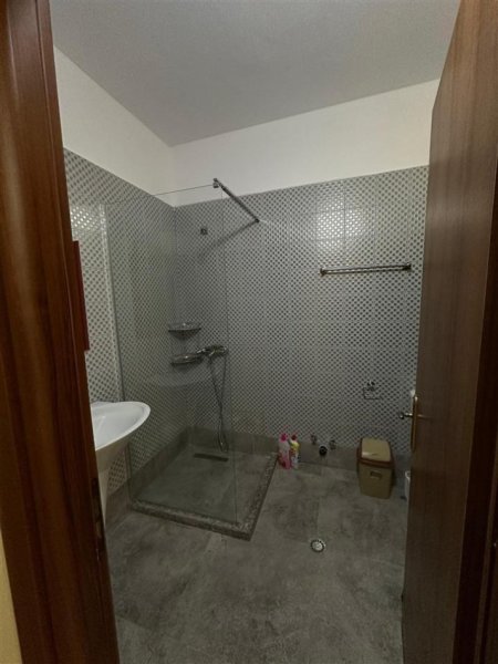 Tirane, jepet me qera apartament 2+1+Ballkon Kati 7, 110 m² 500 € (Astir , Market Jata)