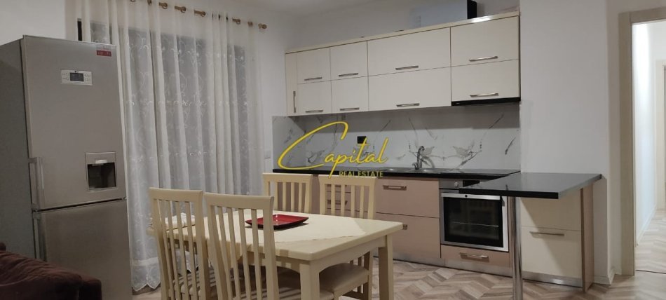 Tirane, jepet me qera apartament 2+1 Kati 5, 110 m² 500 € (RRUGA 5 MAJI)