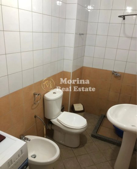 Tirane, jepet me qera apartament 1+1 Kati 3, 60 m² 400 € (XHAMLLIKU)