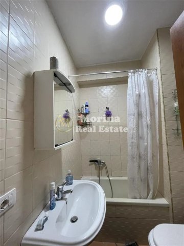Tirane, jepet me qera apartament 2+1 Kati 3, 100 m² 800 € (Liqeni i Thate)