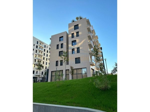 Shitet, Apartament 2+1, Porcelan, Tiranë.