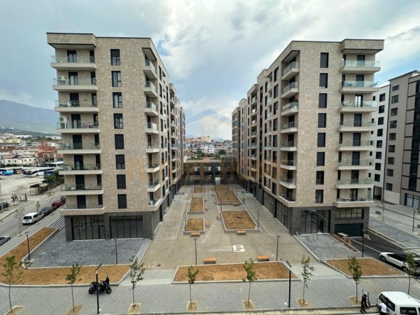 Shitet, Apartament 2+1, Porcelan, Tiranë.