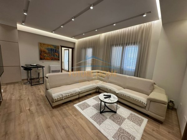 Tirane, jepet me qera apartament 2+1 Kati 5, 140 m² 1200 € (farmacia 10)