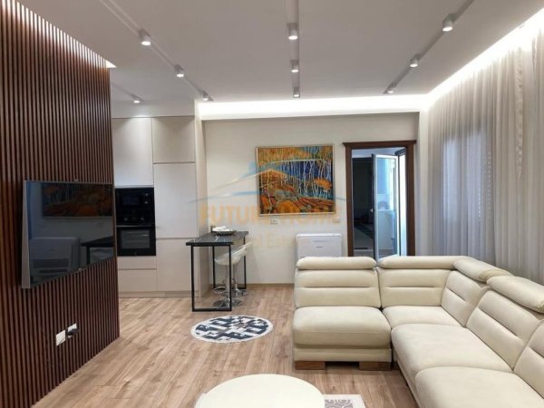 Tirane, jepet me qera apartament 2+1 Kati 5, 140 m² 1200 € (farmacia 10)