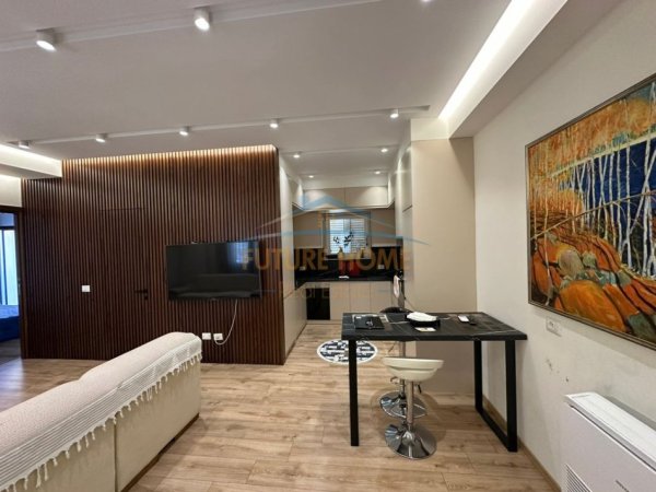 Tirane, jepet me qera apartament 2+1 Kati 5, 140 m² 1200 € (farmacia 10)