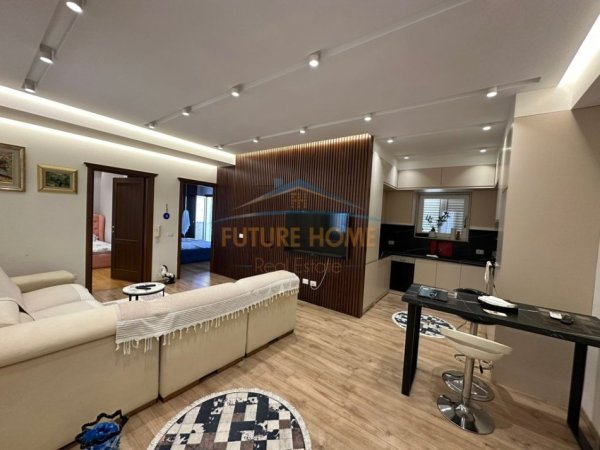 Tirane, jepet me qera apartament 2+1 Kati 5, 140 m² 1200 € (farmacia 10)