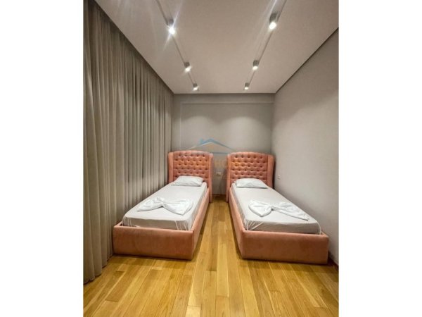 Tirane, jepet me qera apartament 2+1 Kati 5, 140 m² 1200 € (farmacia 10)