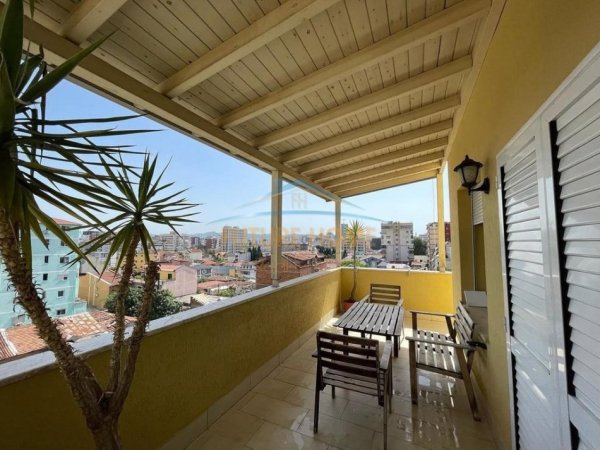 Tirane, jepet me qera apartament 2+1 Kati 5, 140 m² 1200 € (farmacia 10)