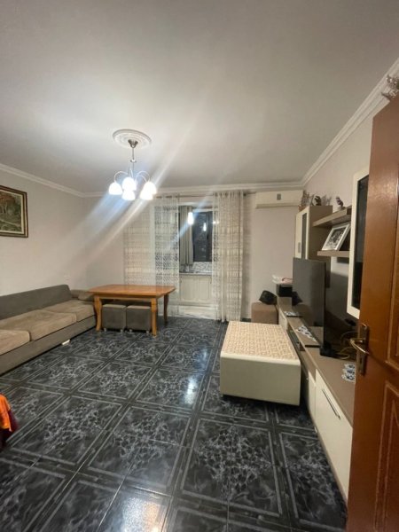Tirane, jepet me qera shtepi 2+1 Kati 1, 90 m² 500 € (21 Dhjetori , Inxhinieria)
