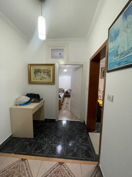 Tirane, jepet me qera shtepi 2+1 Kati 1, 90 m² 500 € (21 Dhjetori , Inxhinieria)