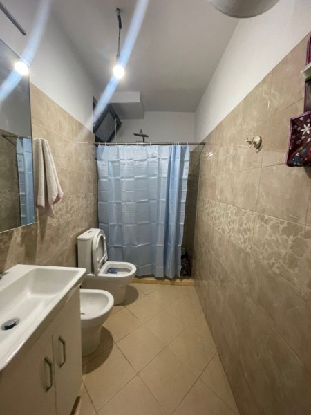 Tirane, jepet me qera shtepi 2+1 Kati 1, 90 m² 500 € (21 Dhjetori , Inxhinieria)
