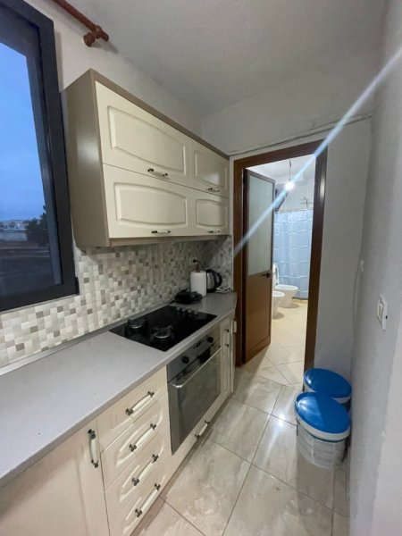 Tirane, jepet me qera shtepi 2+1 Kati 1, 90 m² 500 € (21 Dhjetori , Inxhinieria)
