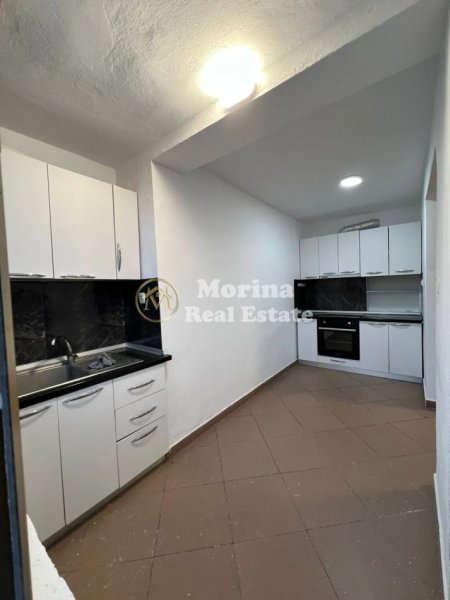 Tirane, jepet me qera apartament 1+1 Kati 5, 52 m² 300 € (Kombinat)