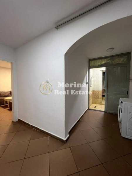 Tirane, jepet me qera apartament 1+1 Kati 5, 52 m² 300 € (Kombinat)