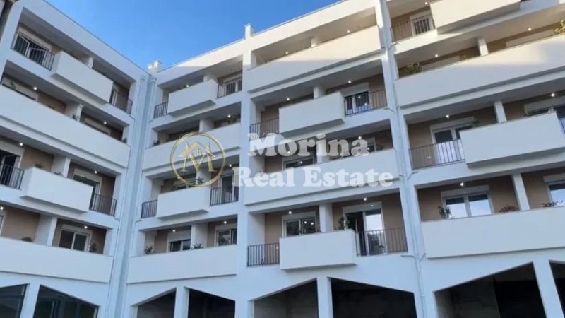 Tirane, jepet me qera apartament 3+1 Kati 4, 120 m² 400 € (Rruga 5 Maji)