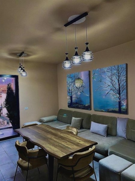 Tirane, jepet me qera apartament 1+1+Ballkon Kati 3, 85 m² 400 € (Ne fund te 5 Majit , Pallatet e reja)